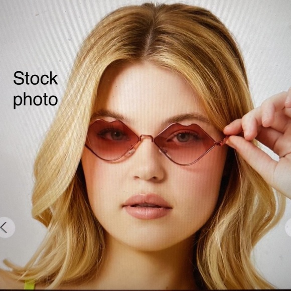 2 FUN Tinted Sunglasses & Case: KISS LIP Shape Wire Frame & Large Plastic Frame - Picture 10 of 10